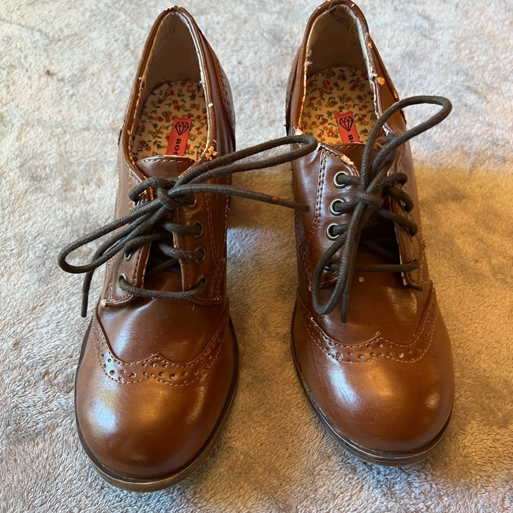 Cute lace up heel 7.5